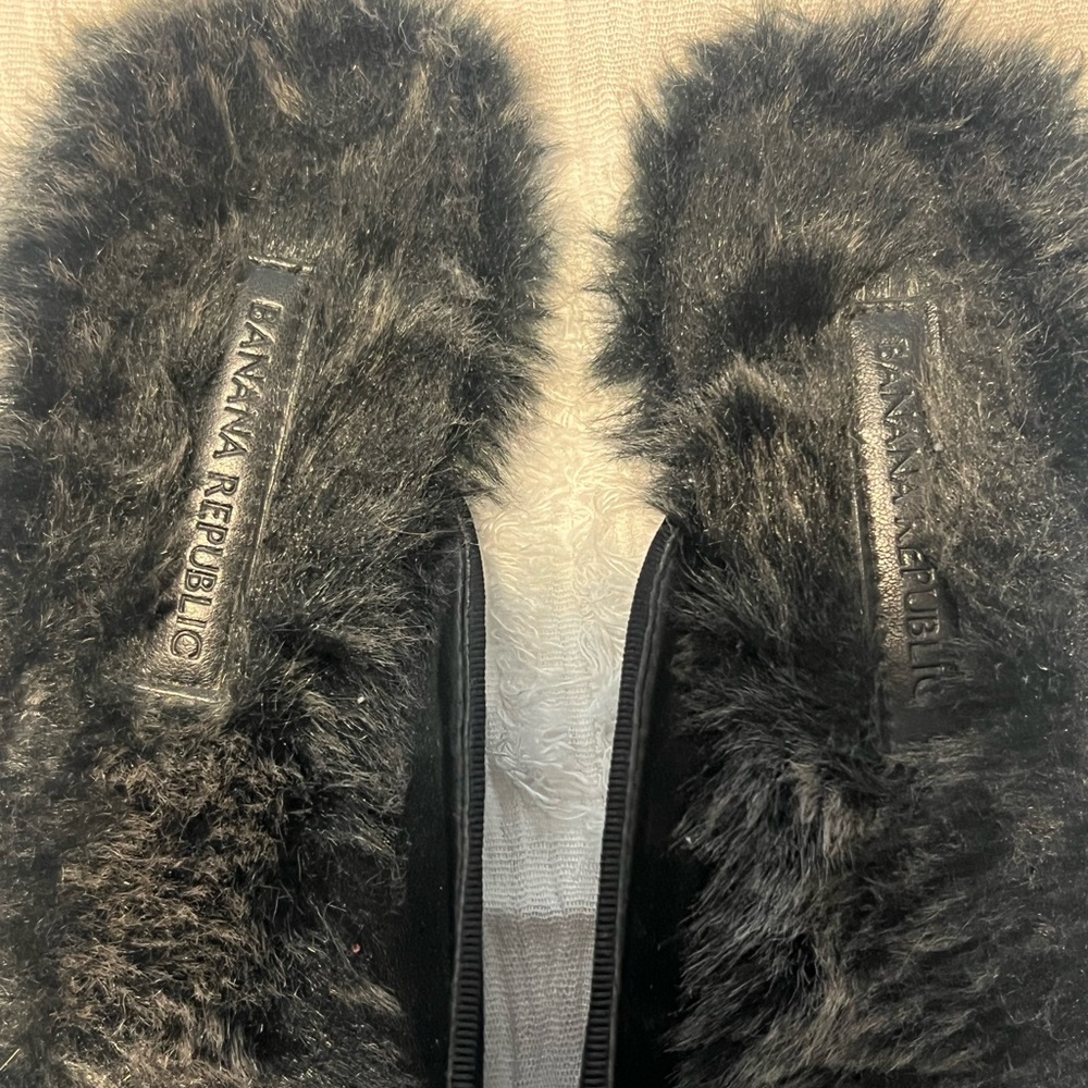 Women’s Size 7.5 Black Banana Republic Slides/Flats View 2